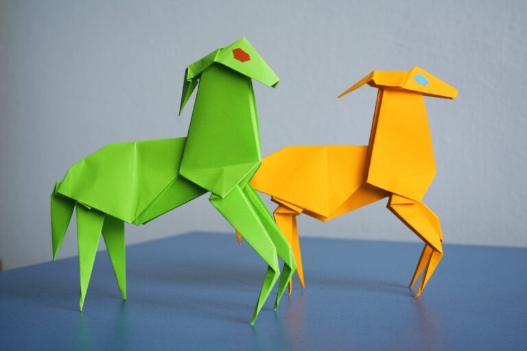 https://bookreaders2020.ir/wp-content/uploads/2024/08/origami-1190460-scaled.jpg