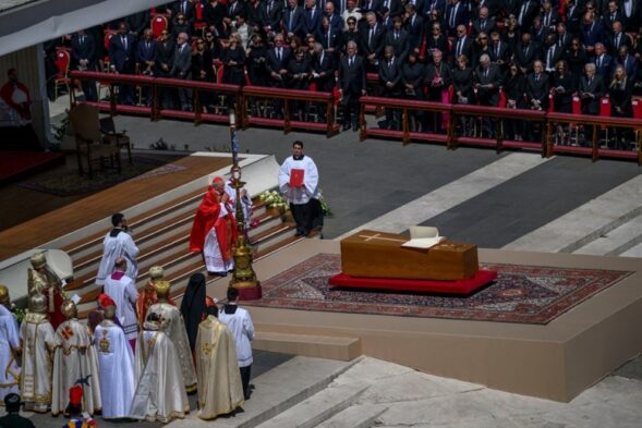 مراسم وداع با پاپ